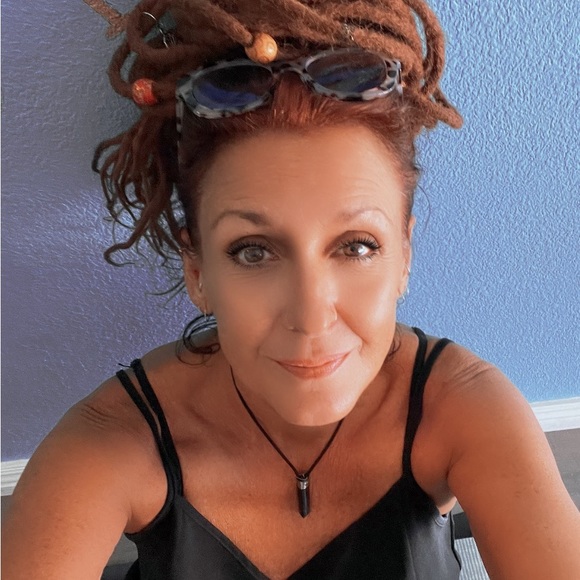 Meet your Posher, Denie - Picture 3 of 9